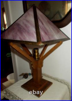 ANTIQUE ARTS & CRAFTS/MISSION STYLE OAK TABLE LAMP WithPLUM SLAG GLASS SHADE