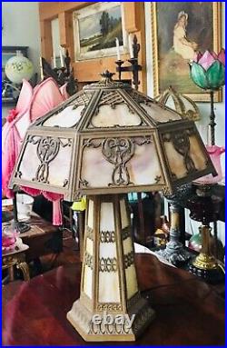 ANTIQUE CHARLES PARKER OVERLAY SLAG GLASS LAMP with LIGHT UP BASE