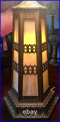 ANTIQUE CHARLES PARKER OVERLAY SLAG GLASS LAMP with LIGHT UP BASE