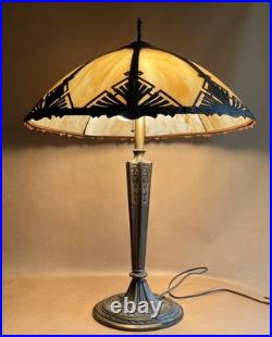 Antique American Arts & Crafts Bronze Slag Glass 8 Panel Table Lampe