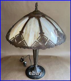 Antique American Arts & Crafts Bronze Slag Glass 8 Panel Table Lampe