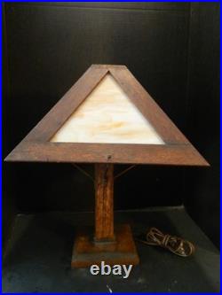 Antique Oak Arts & Crafts Pyramid Carmel Slag Glass Lamp 18 x14.5 x13.88 V. G
