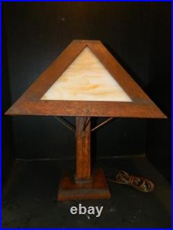 Antique Oak Arts & Crafts Pyramid Carmel Slag Glass Lamp 18 x14.5 x13.88 V. G