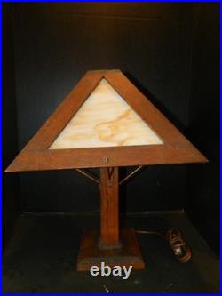 Antique Oak Arts & Crafts Pyramid Carmel Slag Glass Lamp 18 x14.5 x13.88 V. G Antique Oak Arts & Crafts Pyramid Carmel Slag Glass Lamp 18 x14.5 x13.88 V. G