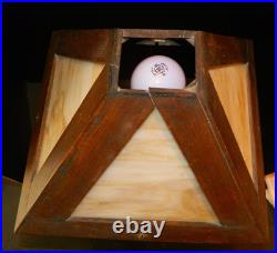 Antique Oak Arts & Crafts Pyramid Carmel Slag Glass Lamp 18 x14.5 x13.88 V. G