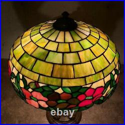 Beautiful Wilkinson Arts & Crafts Floral Leaded Slag Glass Lamp Handel Era