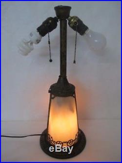 C. 1910 EMPIRE OF CHICAGO ARTS AND CRAFTS SLAG GLASS LAMP With LIGHTED BASE