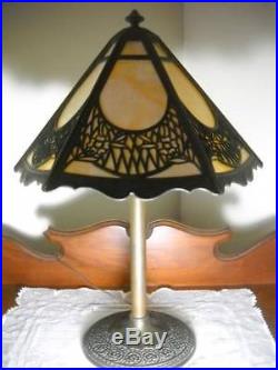 Marked Bradley and Hubbard 21 1/2 6 Panel Slag Glass Arts and Crafts Lamp