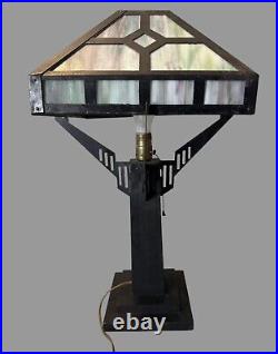 Mission Arts & Crafts Style Metal Framed Slag Glass Table Lamp w Oak Base