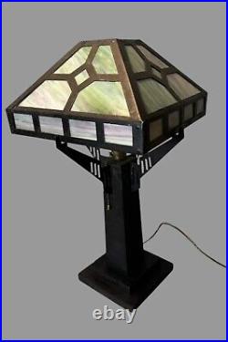 Mission Arts & Crafts Style Metal Framed Slag Glass Table Lamp w Oak Base