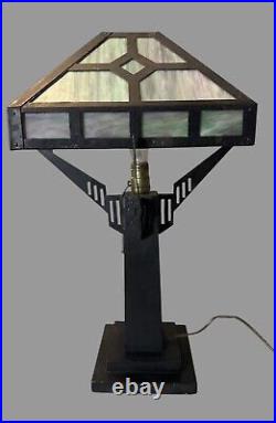 Mission Arts & Crafts Style Metal Framed Slag Glass Table Lamp w Oak Base