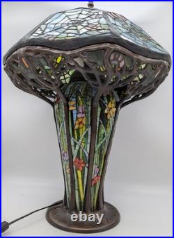 Tiffany Style Cobweb Spider Web Slag Glass Mosaic Reproduction Table Lamp