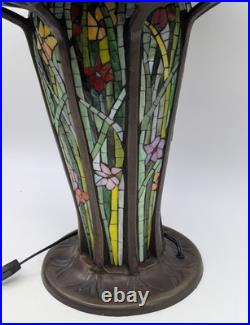 Tiffany Style Cobweb Spider Web Slag Glass Mosaic Reproduction Table Lamp