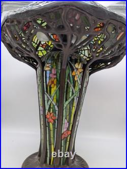 Tiffany Style Cobweb Spider Web Slag Glass Mosaic Reproduction Table Lamp