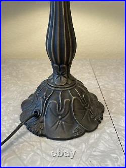VINTAGE SLAG LEADED GLASS TABLE LAMP With FLOWERS LILIES