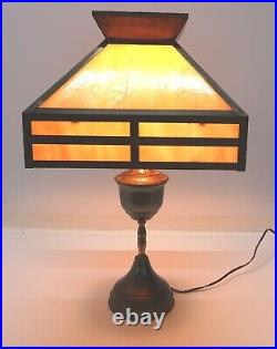Vintage Slag Glass and Brass Table Lamp in Working Condition 20.5 Tall 12 Wide