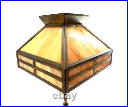 Vintage Slag Glass and Brass Table Lamp in Working Condition 20.5 Tall 12 Wide