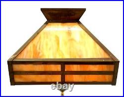 Vintage Slag Glass and Brass Table Lamp in Working Condition 20.5 Tall 12 Wide