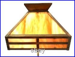 Vintage Slag Glass and Brass Table Lamp in Working Condition 20.5 Tall 12 Wide