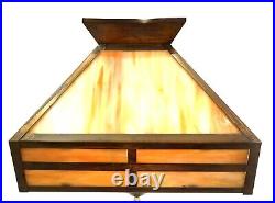 Vintage Slag Glass and Brass Table Lamp in Working Condition 20.5 Tall 12 Wide