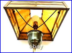 Vintage Slag Glass and Brass Table Lamp in Working Condition 20.5 Tall 12 Wide