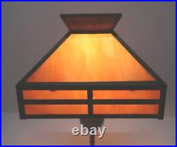 Vintage Slag Glass and Brass Table Lamp in Working Condition 20.5 Tall 12 Wide