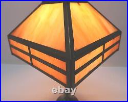 Vintage Slag Glass and Brass Table Lamp in Working Condition 20.5 Tall 12 Wide