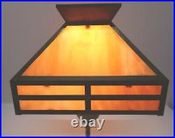 Vintage Slag Glass and Brass Table Lamp in Working Condition 20.5 Tall 12 Wide