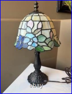 Vintage Style Tiffany Style Table Lamp Slag Glass Dome Shaped Shade