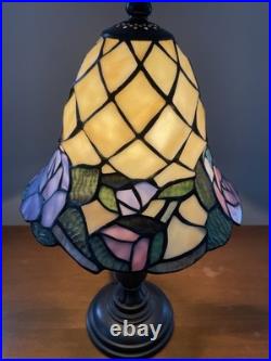 Vintage Tiffany Style Leaded Slag Glass Floral Table Lamp Cast Metal Base