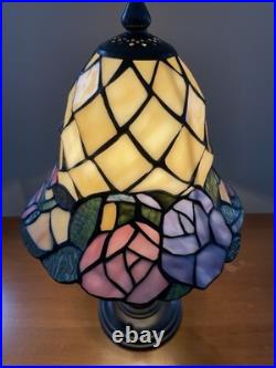 Vintage Tiffany Style Leaded Slag Glass Floral Table Lamp Cast Metal Base