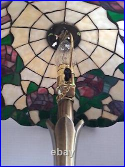 Vintage Tiffsny Style Leaded Stained Glass Table Lamp Slag Brass 22